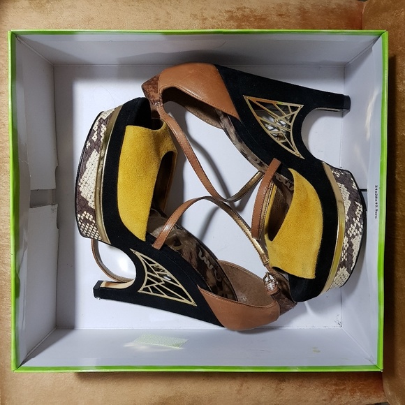 Snakeskin gold heels - Picture 2 of 4